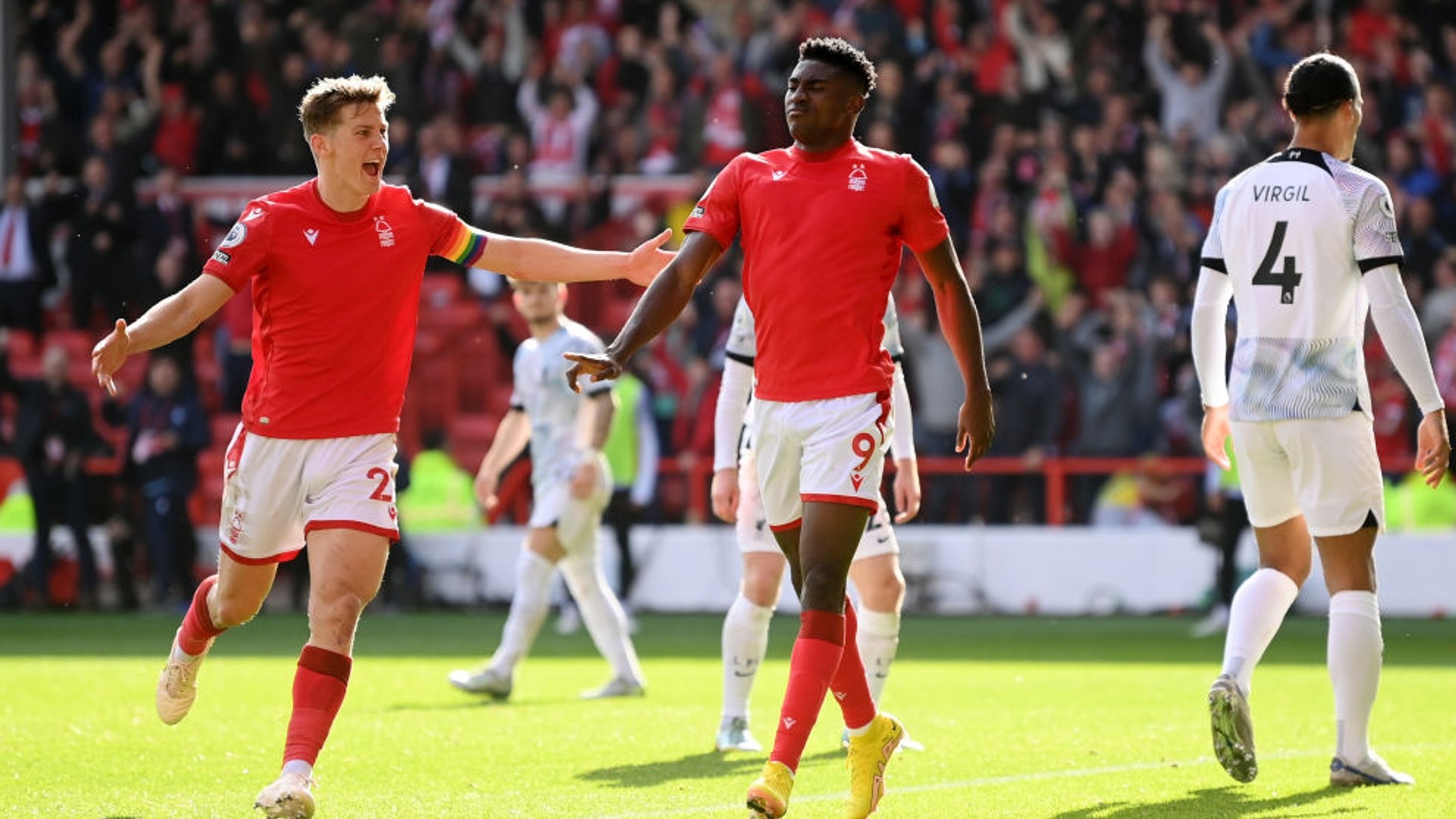 使得他在每 使得他在每